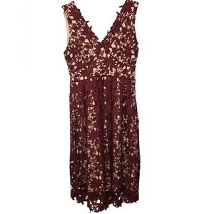 Soprano $148 MSRP Crochet Burgundy and Nude Dress Size Large ❤️